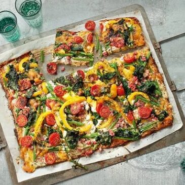 Mittagessen: Bunte Pizza mit Blumenkohlboden