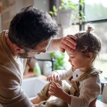 Was hilft fiebernden Kindern? Wie Hausmittel das Fieber senken können.