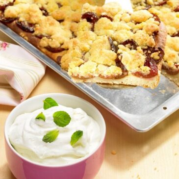 Kaffeeklatsch mit Streusel-Kirsch-Kuchen