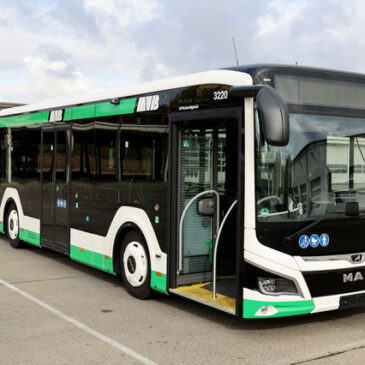 Richtig lang: Erster neuer Gelenkbus im Einsatz