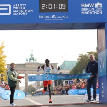 Weltrekord bei den Männern, Frauen-Streckenrekord und 45.000 Champions beim BMW BERLIN-MARATHON 2022