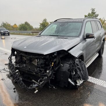 Aquaplaning führt zu Verkehrsunfall