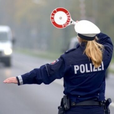 Ab heute landesweite Verkehrskontrollen: Polizei legt Fokus auf Ablenkung im Straßenverkehr – die unterschätzte Gefahr