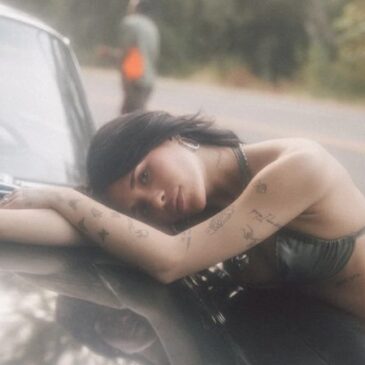 Nessa Barrett und ihre neue Single „tired of california“