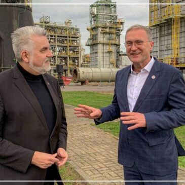 Beratungen zur Energiekrise: Willingmann besucht TotalEnergies Raffinerie Mitteldeutschland in Leuna