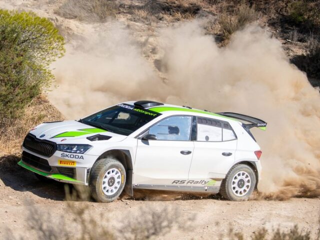 Neuer SKODA FABIA RS Rally2 absolviert Schotter-Test: Fokus auf Anforderungen von Kundenteams