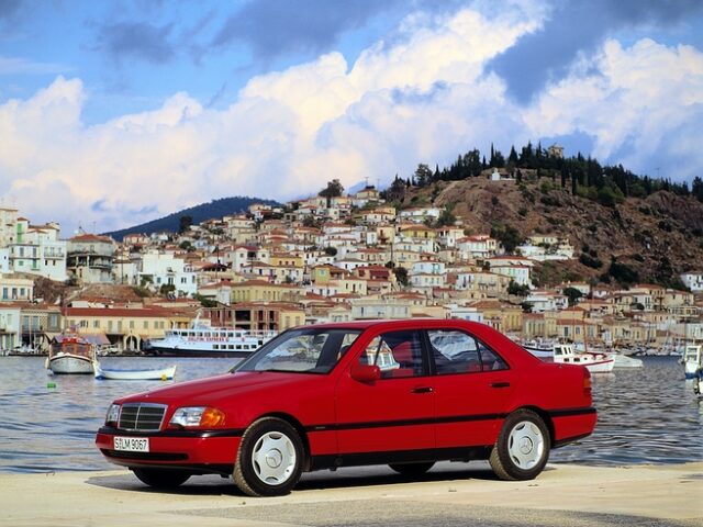 Die erste C-Klasse von Mercedes-Benz wird zum anerkannten Oldtimer