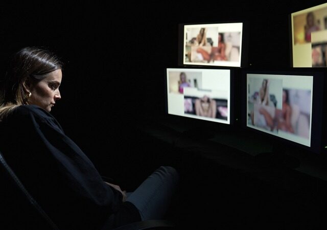 „Vollbild“-Recherche: Immer mehr Frauen werden Opfer von gefälschten Sexvideos und -bildern im Internet