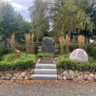 Zusätzlicher Gedenkstein auf Süplinger Friedhof für gefallene Zwangsarbeiter