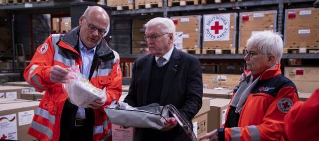 Besuch des DRK-Logistikzentrums – Bundespräsident würdigt Arbeit des Roten Kreuzes in der Ukraine-Krise