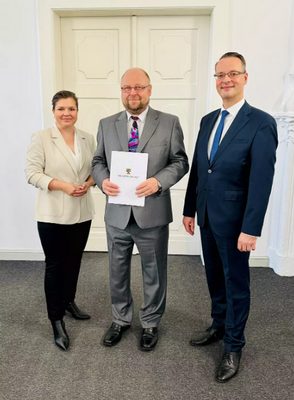 Verwaltungsgericht Halle hat neuen Präsidenten / Ministerin Weidinger übergibt Ernennungsurkunde