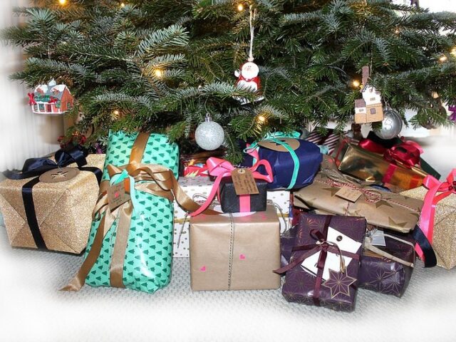 „Wunschweihnachtsbaum“ im Alten Rathaus / Kindern Freude schenken und persönlichen Wunsch erfüllen
