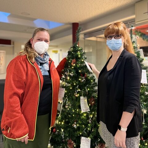 Wunschweihnachtsbaum in der Helios Bördeklinik aufgestellt