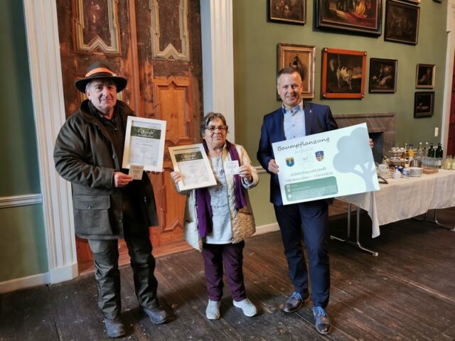 Partnerstadt Viernheim und Landtagspräsident Dr. Gunnar Schellenberger spendieren Bäume