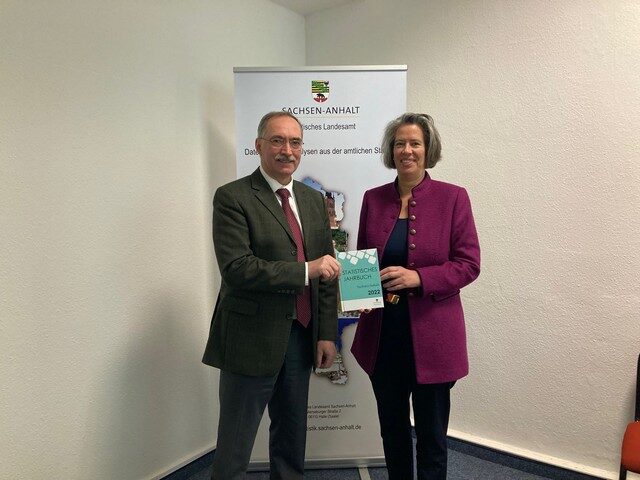 Geballtes Wissen auf über 600 Seiten – Statistisches Jahrbuch Sachsen-Anhalt 2022 erschienen