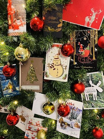 Bunte Weihnachtsgrüße als Geste der Anerkennung und Wertschätzung