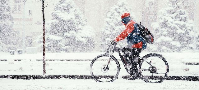 Radfahren im Winter: ADAC Tipps für eine sichere Fahrt durch die dunkle Jahreszeit