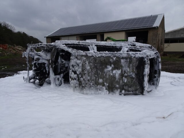 Auf Weg zur Werkstatt: Auto brennt ab