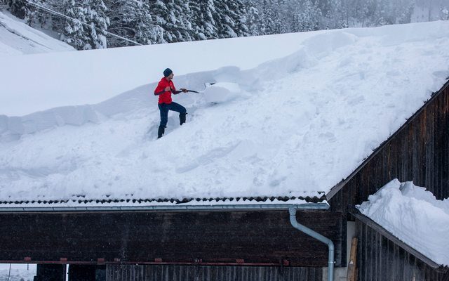 Vom Schneeflöckchen zum Schwergewicht – So viel wiegt Schnee
