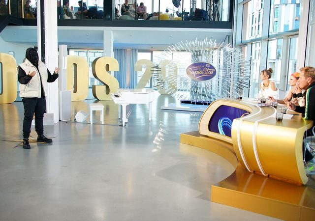 Nerd-Alarm bei DSDS: Die Jury staunt über „Klang der Nudel“ und einen geheimnisvollen Masken-Mann (RTL  20:15 – 22:15 Uhr)