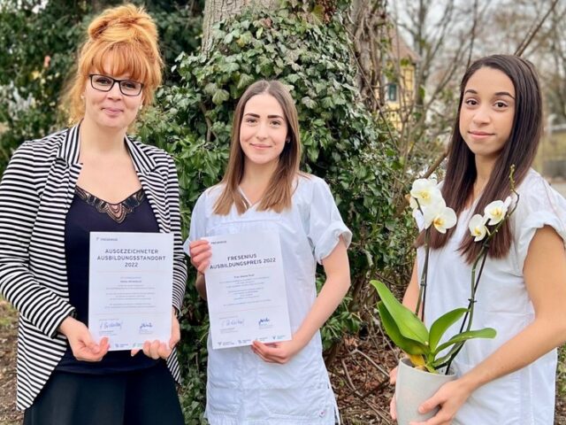 Ausbildungspreis für herausragende Leistung an Gianna Ruch aus der Helios Bördeklinik vergeben