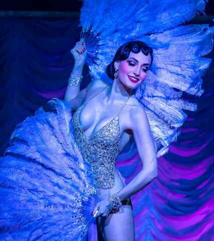 „Firebirds Burlesque Show“ mit internationalen Star-Tänzerinnen im AMO