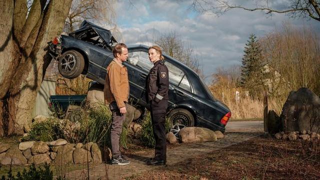 Krimi: Nord bei Nordwest – Canasta (Das Erste  20:15 – 21:45 Uhr)