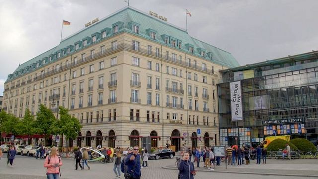 Doku Hotel-Legenden: Das Adlon in Berlin (Arte 16:45 – 17:40 Uhr)