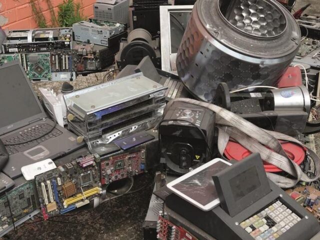 Start des Schulwettbewerbs „E-Waste Race“ / Praktische Umweltbildung beim Sammeln von Elektroschrott