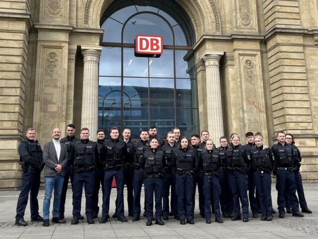 Bundespolizeiinspektion Magdeburg begrüßt 22 neue Kolleginnen und Kollegen