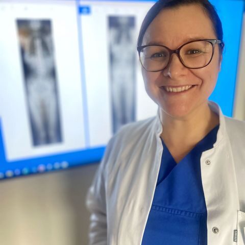 Klinikum Magdeburg / Schiefe Haltung, krummer Rücken: Orthopäden richten verformte Wirbelsäulen bei Kindern & Jugendlichen