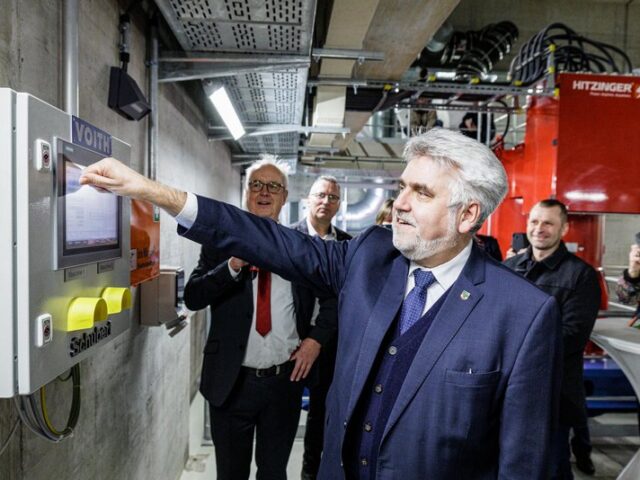 Grüner Strom für 4.000 Haushalte: Willingmann bei Start von Wasserkraftanlage am Muldestausee