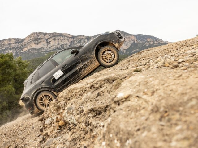 Erprobung des neuen Porsche Cayenne auf der Zielgeraden