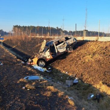 Nach Verkehrsunfall auf A14: Auto brennt völlig aus