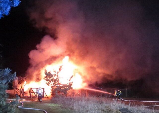 Feuerwehr im Einsatz: Wohnmobil brennt in Gardelegen
