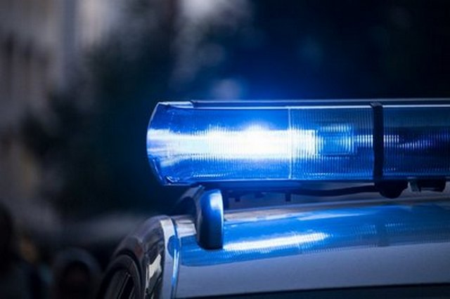 Polizei sucht Zeugen: Zwei brennende PKW in Magdeburg Neustadt