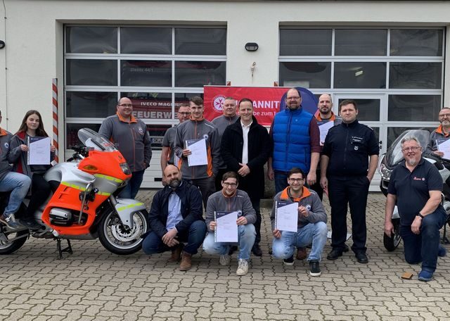 Aus Liebe zum Leben! Besatzungen der im Aufbau befindlichen „Johanniter-Motorradstaffel“ legen Sanitätsprüfungen ab