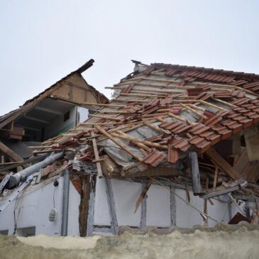 Haus explodiert: Bewohnerin schwer verletzt