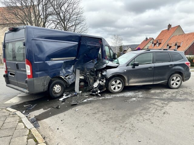 Unfall nach Vorfahrtsverstoß – zwei verletzte Personen