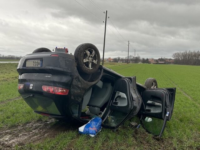 L24: Autofahrerin überschlägt sich – leicht verletzt