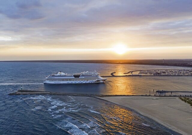 Bei den AIDA Specials erleben Gäste 2023 hochkarätige Promi- und Experten-Events mit Beats, Balance und bayrischer Gaudi