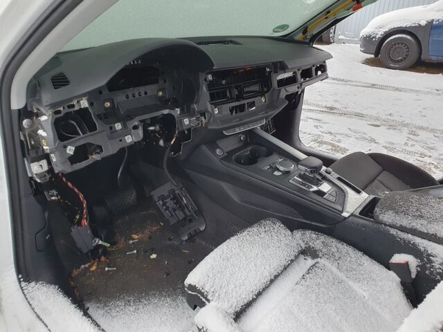 Diebe schlachten Audi A4 aus