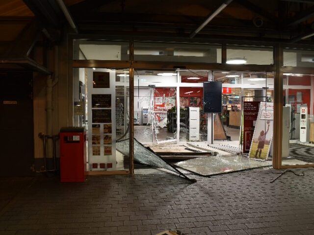 Staßfurt 02:15 Uhr: Versuchter Diebstahl eines Geldautomaten aus Supermarkt