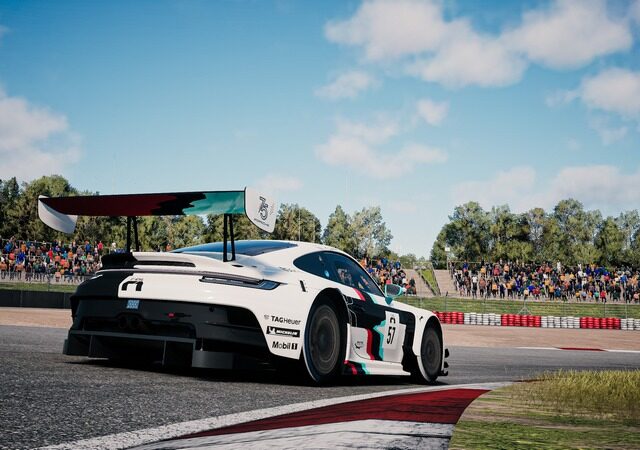 Esports Rennen: Porsche Coanda-Werksfahrer Joshua Rogers verteidigt Tabellenführung