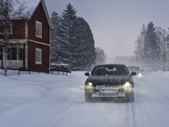 Ob am Polarkreis oder im Alpenvorland: Der neue BMW i5 überzeugt beim Wintertest auf Eis und Schnee