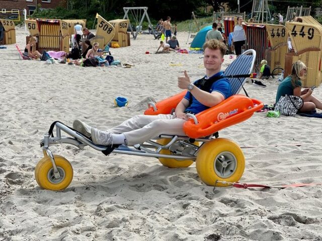 Ostsee-Urlaub für alle / Strandrolli und Co.: Eckernförde hat sich auf Menschen mit Handicap eingestellt