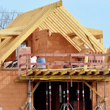 6,9 % weniger Baugenehmigungen für Wohnungen im Jahr 2022 / Starke Rückgänge bei Ein- und Zweifamilienhäusern