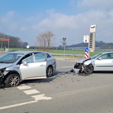 Autofahrerin nach Unfall leicht verletzt