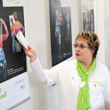 Bodypainting-Ausstellung „Krebs – na und!“ im Magdeburger Sozialministerium eröffnet