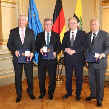 Ministerpräsident Haseloff überreichte drei Bundesverdienstorden